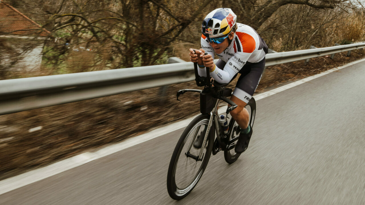 Kristian Blummenfelt bike training (Giant / SRAM Red Bull)