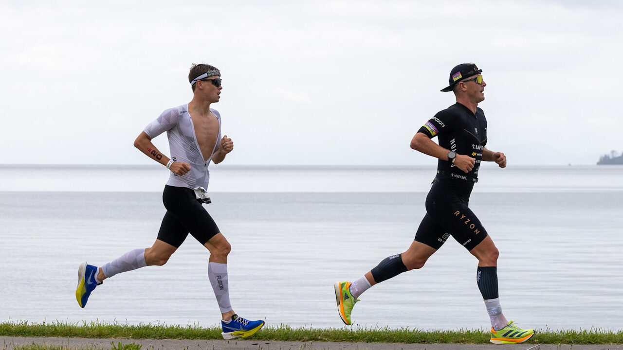 Kyle Smith and Kurt McDonald battle it out at IRONMAN 70.3 Taupo.