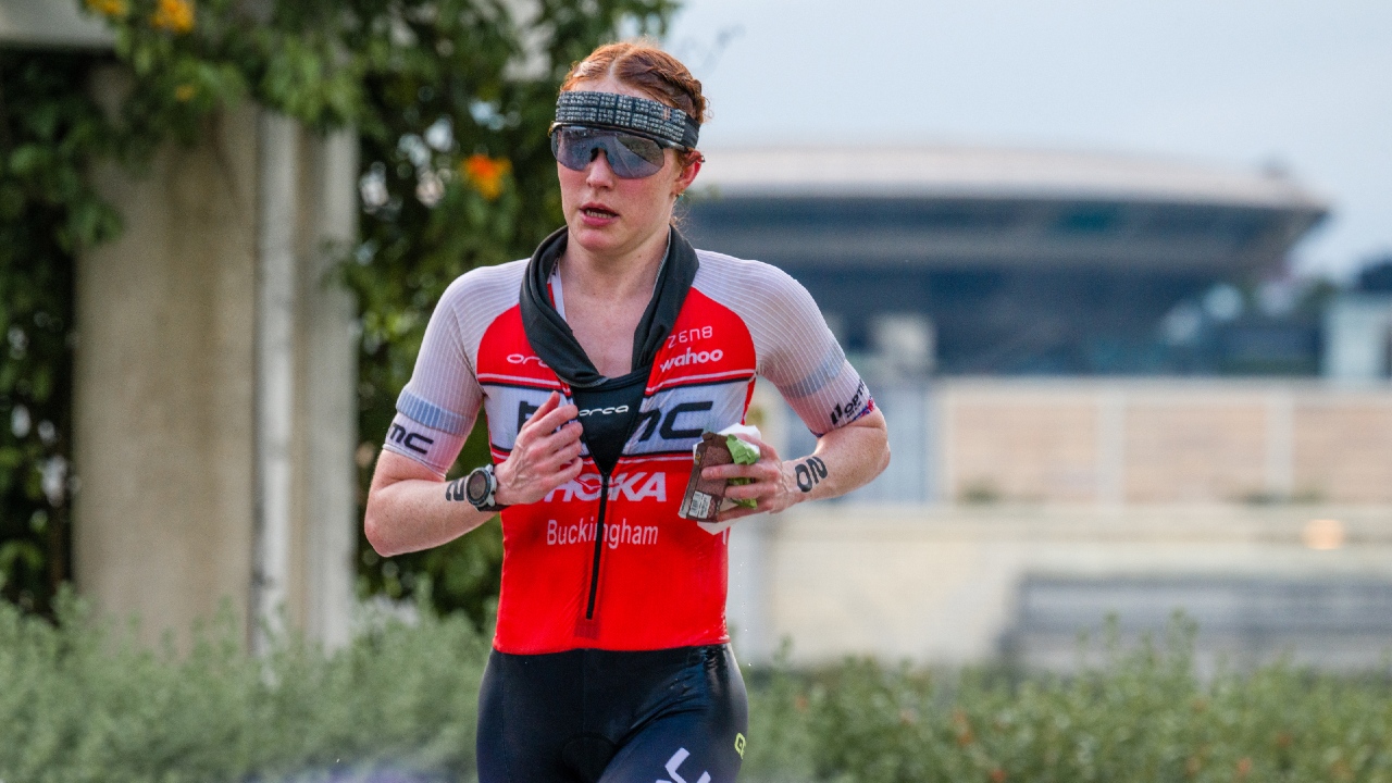 Lucy Buckingham t100 Singapore 2024 run finish photo credit PTO