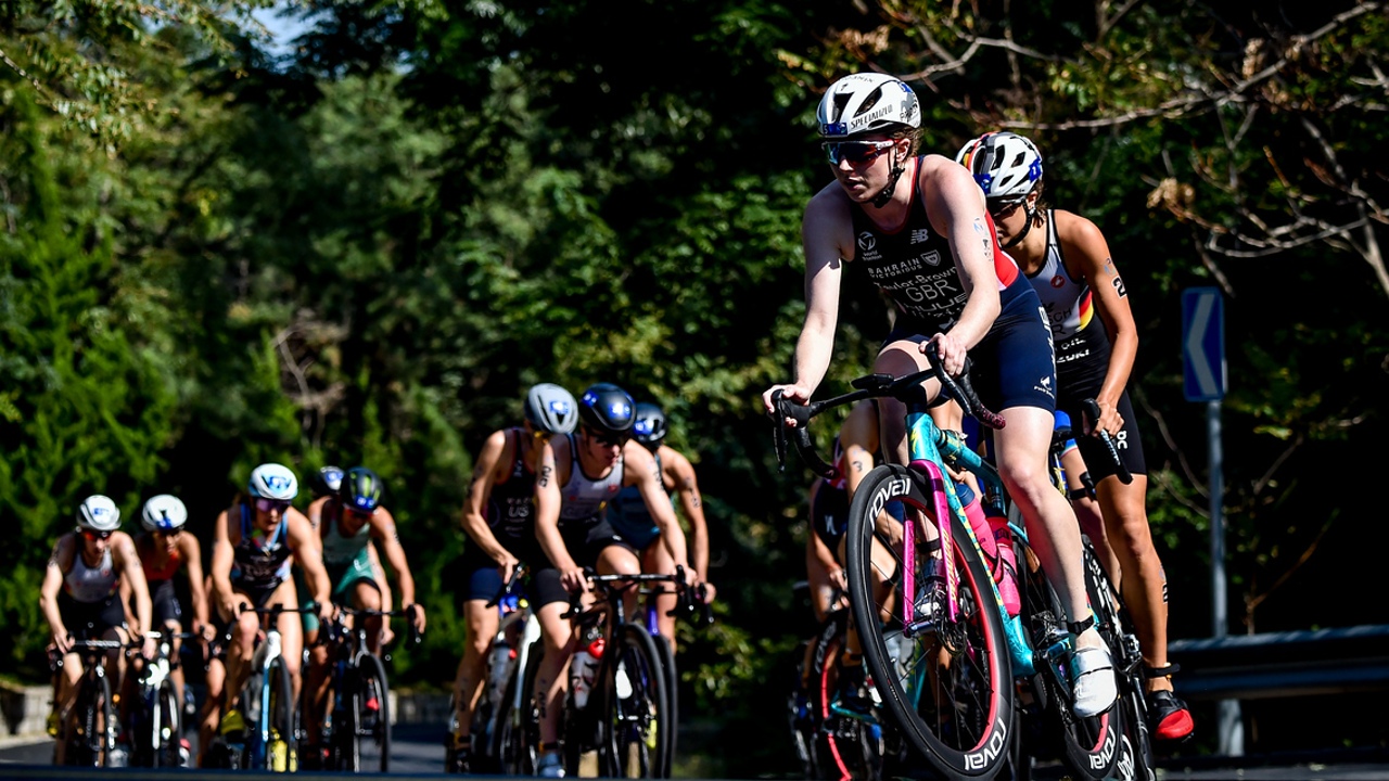 Georgia Taylor Brown leads on bike WTCS Weihai 2024