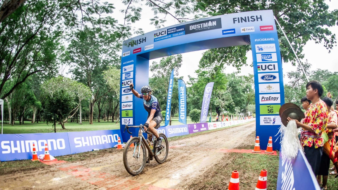 Caroline Livesey wins the first ever UCI Gravel World Series event to be held in Thailand.