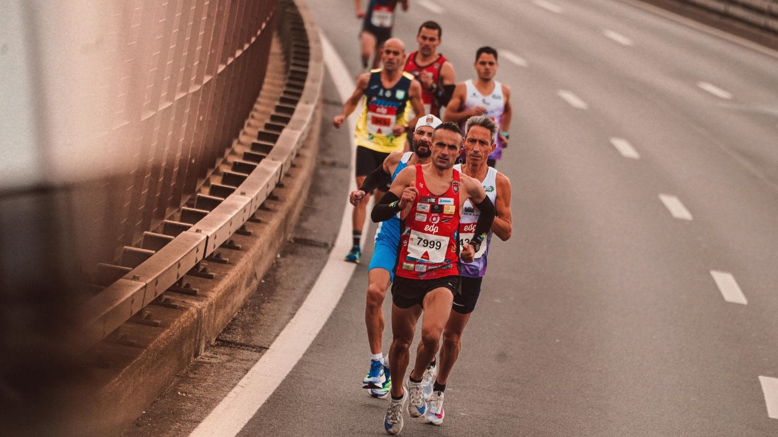 runner warming up calmly before group run to reduce nervousness and improve confidence